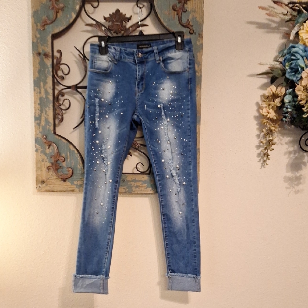 Stylish Skinny Jeans with Studded Pearl Details. NWOT Size 5 - Picture 5 of 13